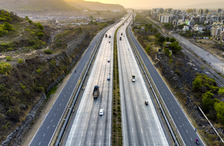 Whitepaper: How Smart Spaces are Transforming Public Transportation Operations